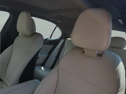 Used 2025 Mercedes-Benz C 300 Sedan image 16