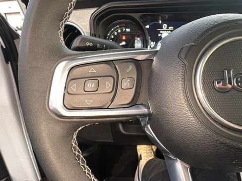 Used 2025 Jeep Wrangler Unlimited Sahara w/ Safety Group AWD/4WD image 17