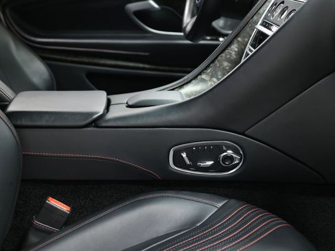 Used 2018 Aston Martin DB11 Coupe image 64