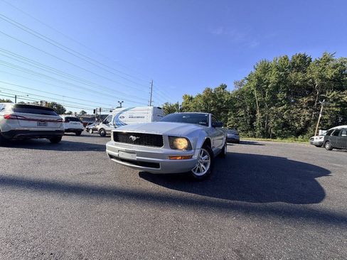 Used 2007 Ford Mustang Coupe RWD image 2