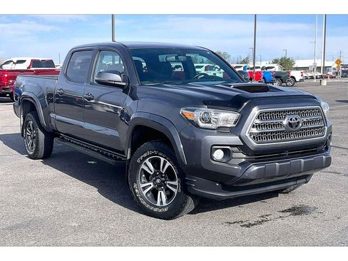 Used 2016 Toyota Tacoma SR5 image 2