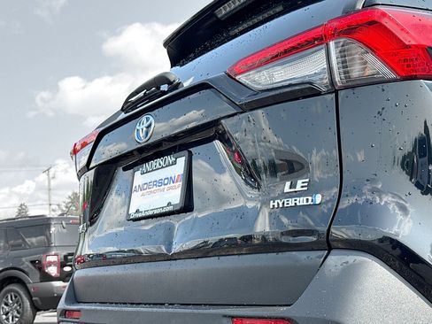 Used 2021 Toyota RAV4 LE AWD/4WD image 15