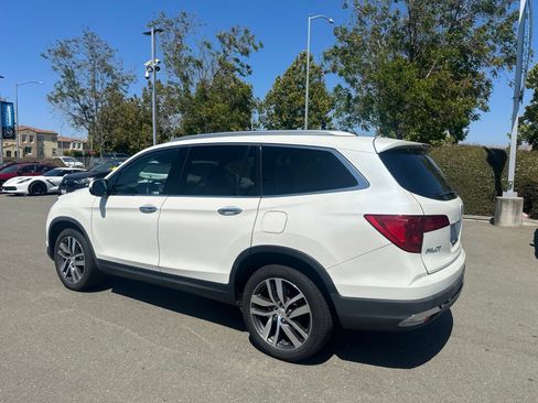Used 2018 Honda Pilot Touring image 4