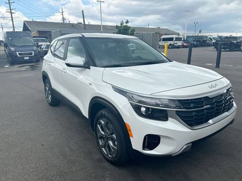 Used 2024 Kia Seltos LX AWD/4WD image 11