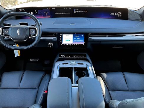 New 2025 Lincoln Navigator Reserve w/ Jet Appearance Package image 5