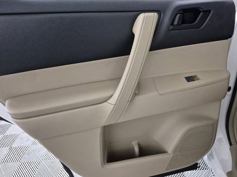 Used 2013 Toyota Highlander FWD image 22