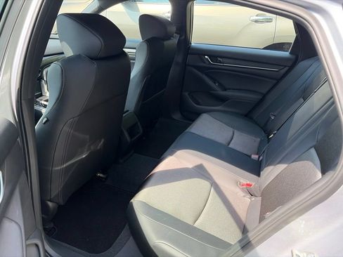 Used 2018 Honda Accord Sport image 5