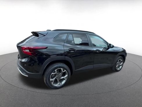 Used 2025 Chevrolet Trax LT image 15