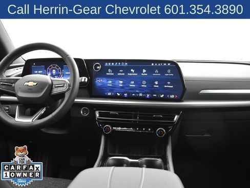 Used 2025 Chevrolet Traverse LT FWD image 19