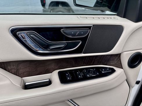 Used 2018 Lincoln Navigator Select AWD/4WD image 26