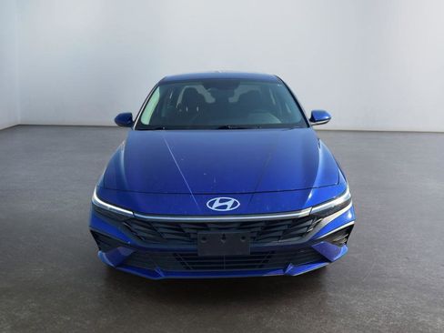 Certified 2024 Hyundai Elantra SE image 2