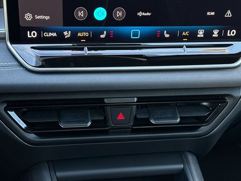New 2026 Volkswagen Tiguan SE R-Line FWD image 18