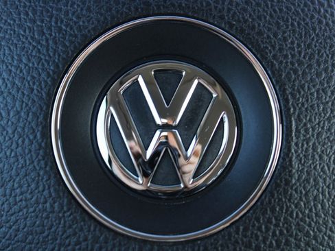 Used 2017 Volkswagen Tiguan S image 24