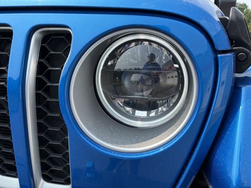 Used 2023 Jeep Wrangler Unlimited Sahara w/ Cold Weather Group AWD/4WD image 10