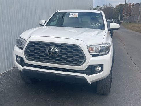 Used 2023 Toyota Tacoma SR image 1