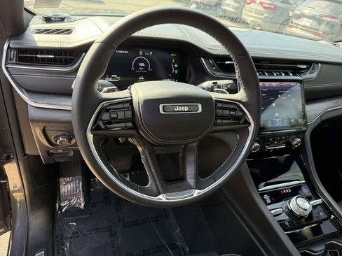Used 2023 Jeep Grand Cherokee Overland w/ Luxury Tech Group IV AWD/4WD image 3