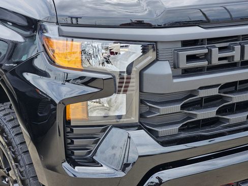 New 2026 Chevrolet Silverado 1500 Custom Trail Boss w/ LPO, Dark Essentials Package AWD/4WD image 10