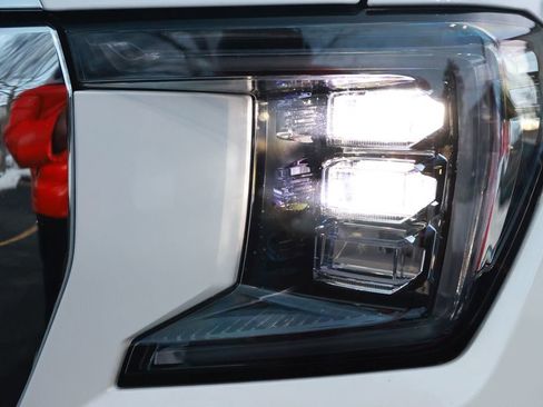 Used 2024 GMC Yukon SLT image 50