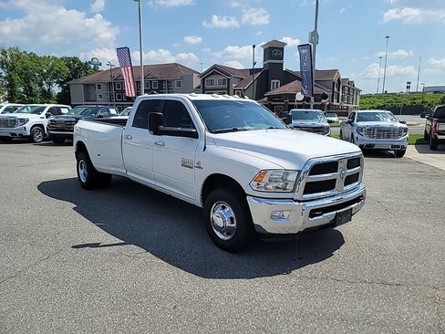 Used 2018 RAM 3500 SLT w/ Luxury Group RWD image 1
