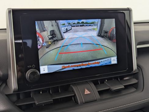 Used 2025 Toyota RAV4 XLE FWD image 22