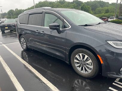 Used 2021 Chrysler Pacifica Touring-L