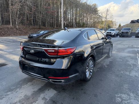 Used 2017 Kia Cadenza Premium w/ Luxury Package image 5