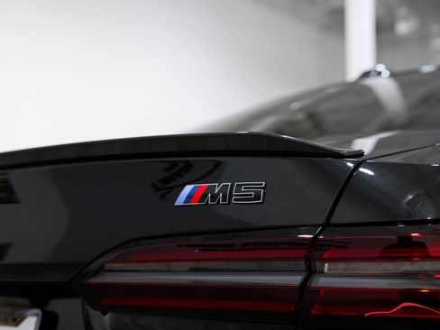 Used 2026 BMW M5 w/ Carbon Package image 24