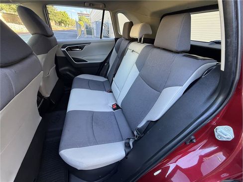 Used 2020 Toyota RAV4 XLE w/ Convenience Package AWD/4WD image 24
