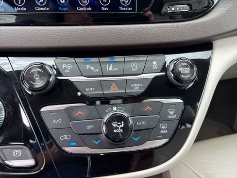 Used 2018 Chrysler Pacifica Touring-L Plus w/ Advanced Safetytec Group FWD image 30