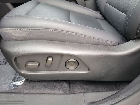 Used 2025 Chevrolet Equinox LT w/ Convenience Package II FWD image 12
