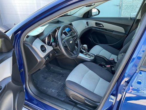 Used 2013 Chevrolet Cruze LS image 14