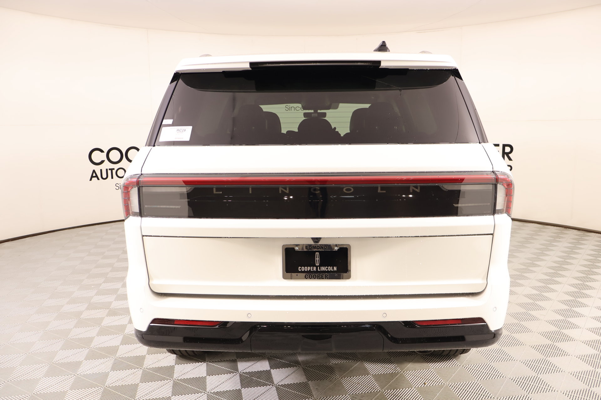 New 2026 Lincoln Navigator Premiere AWD/4WD image 22