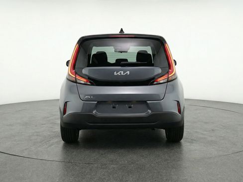 Used 2025 Kia Soul LX w/ LX Technology Package FWD image 7