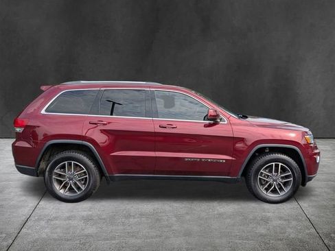 Used 2020 Jeep Grand Cherokee Laredo w/ 18" Wheel & 8.4" Radio Group AWD/4WD image 4