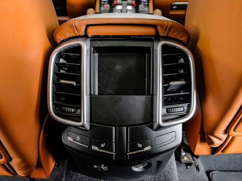 Used 2018 Porsche Cayenne Turbo image 35