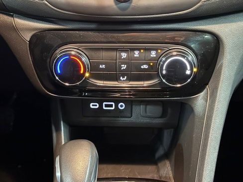 Used 2023 Buick Encore GX Preferred image 18