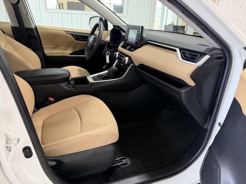 Used 2022 Toyota RAV4 LE image 30