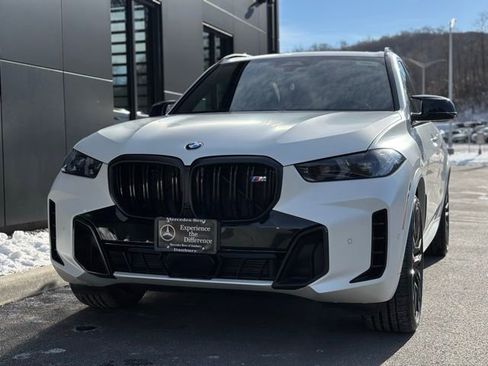 Used 2025 BMW X5 M60i w/ Executive Package image 3