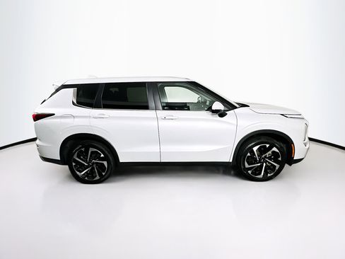 Used 2024 Mitsubishi Outlander SE image 10