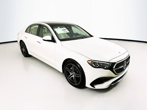 Used 2025 Mercedes-Benz E 350 4MATIC Sedan image 3