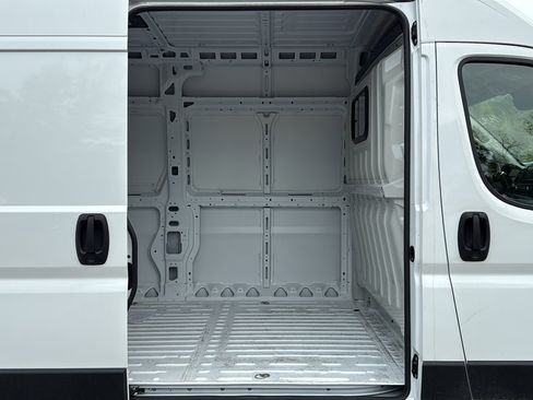 Used 2025 RAM ProMaster 3500 w/ Convenience Group image 23