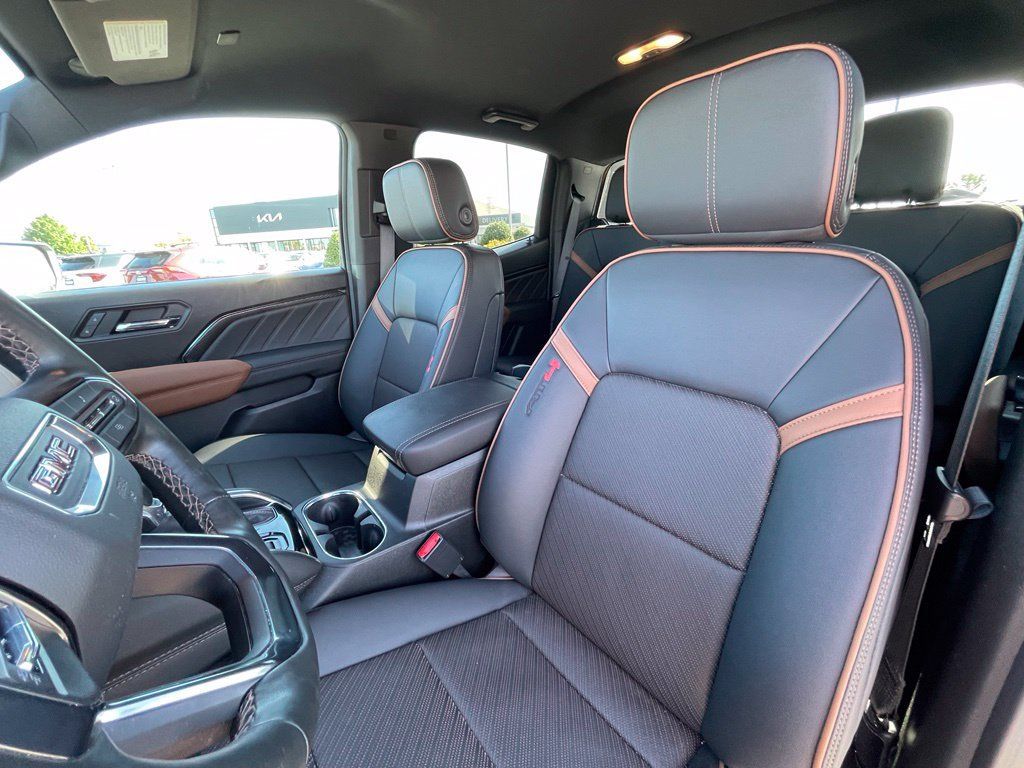 Used 2025 GMC Canyon AT4 w/ Nightfall Edition AWD/4WD image 22