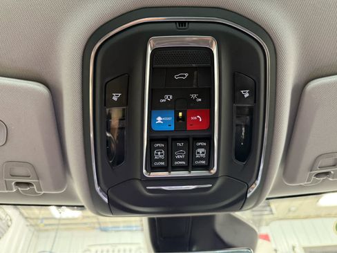 Used 2023 Jeep Grand Cherokee Limited w/ Luxury Tech Group II image 26