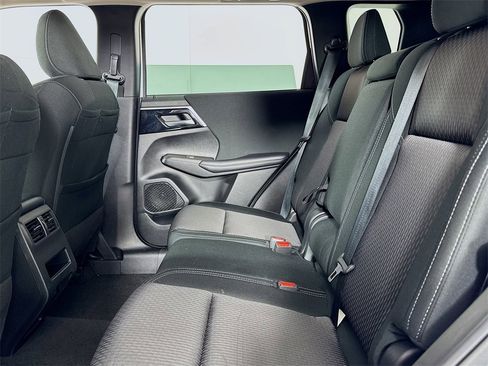 Used 2023 Mitsubishi Outlander ES image 11