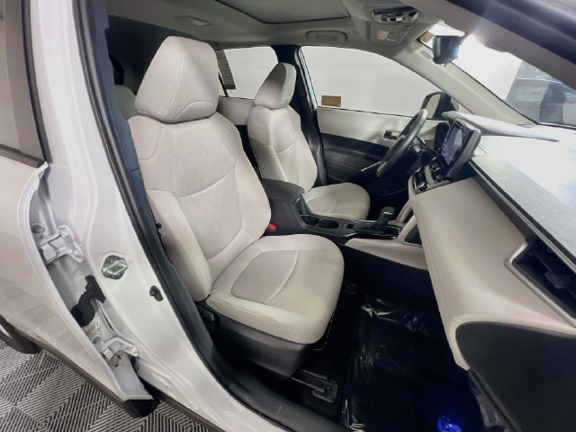 Used 2024 Toyota Corolla Cross LE w/ Moonroof Package FWD image 30