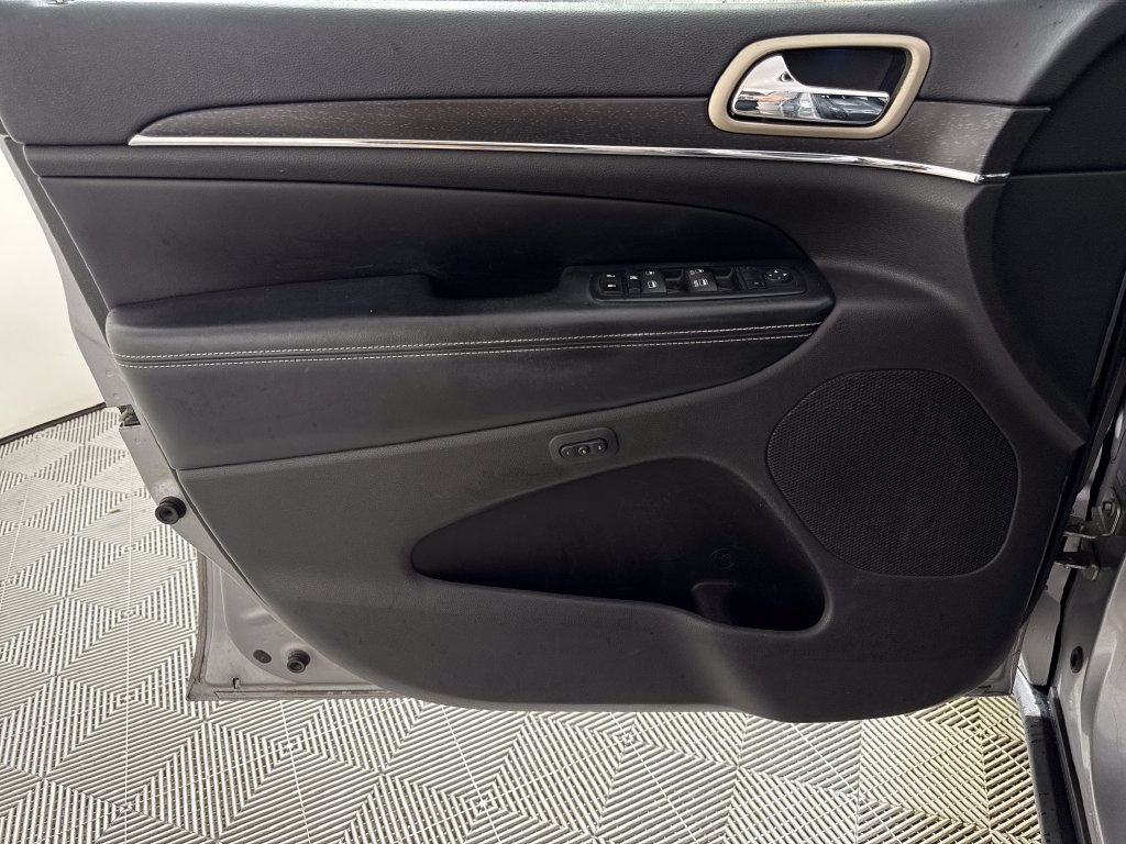 Used 2016 Jeep Grand Cherokee Limited w/ Luxury Group II RWD image 9