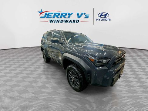 Used 2025 Toyota 4Runner SR5 AWD/4WD image 2