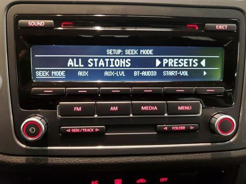 Used 2014 Volkswagen Tiguan S image 20