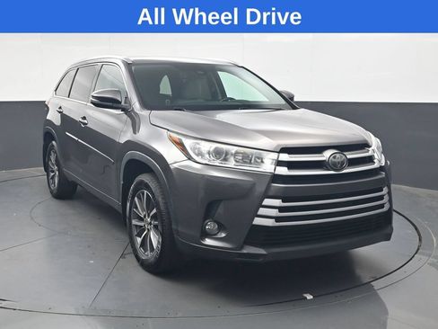 Used 2017 Toyota Highlander XLE AWD/4WD image 2