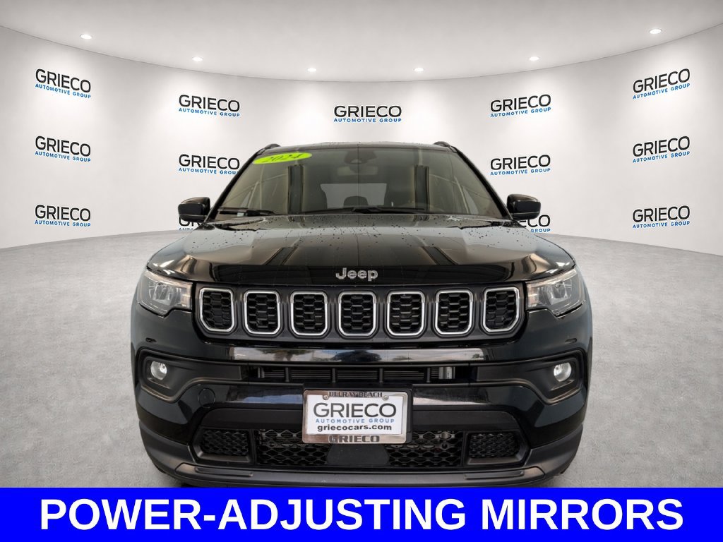 Used 2024 Jeep Compass Latitude AWD/4WD image 2